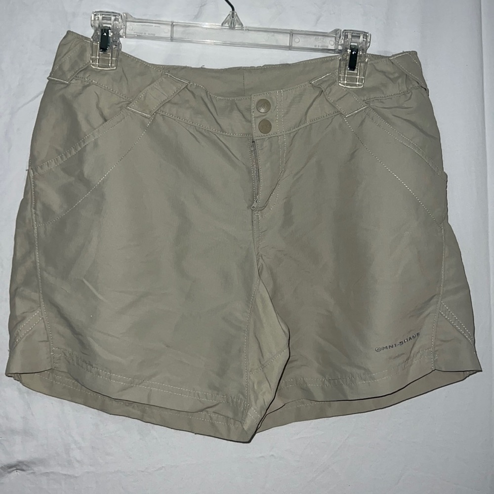 Women’s Columbia shorts size medium color tan used